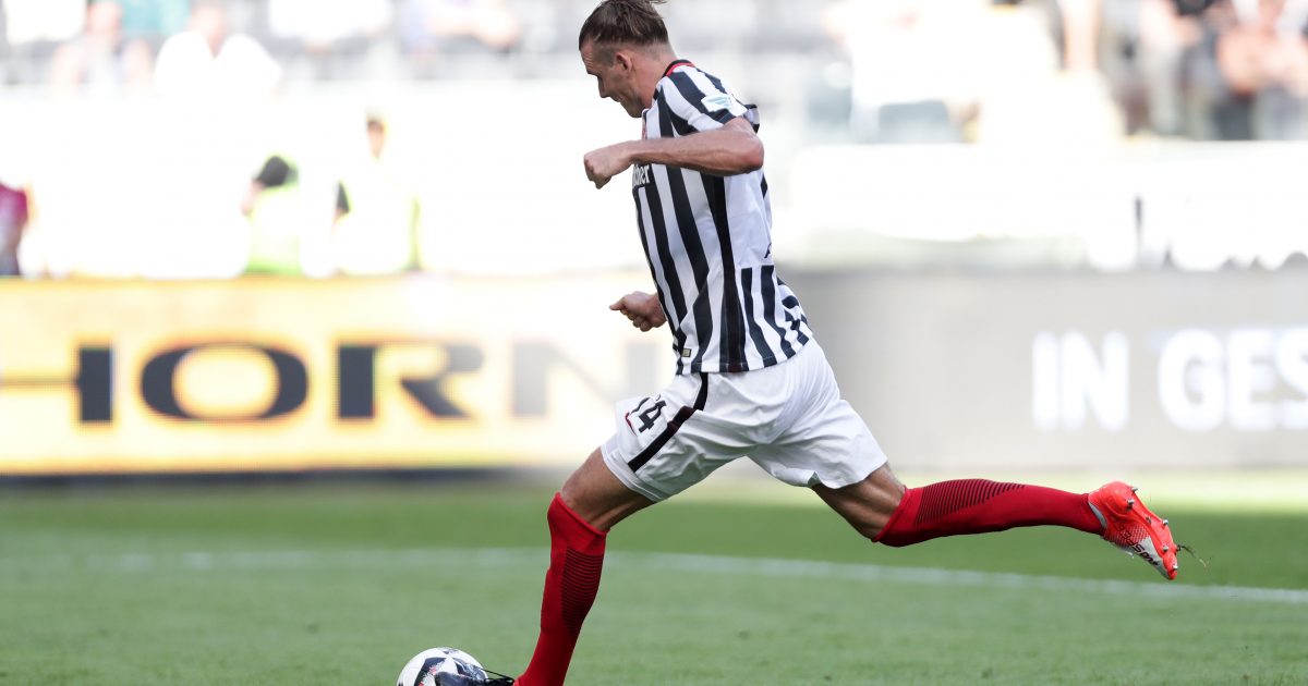 Er kam, sah und traf nicht - Alex Meier scheiterte mit dem bisher einzigen Elfmeter in dieser Saison für die SGE.