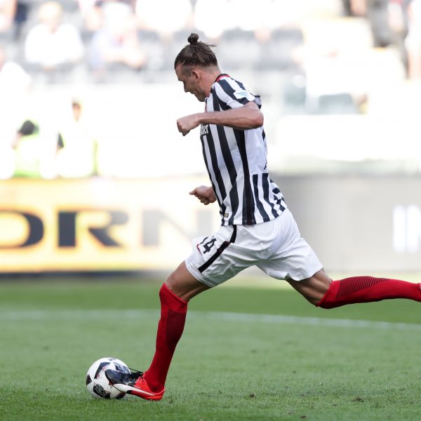 Er kam, sah und traf nicht - Alex Meier scheiterte mit dem bisher einzigen Elfmeter in dieser Saison für die SGE.