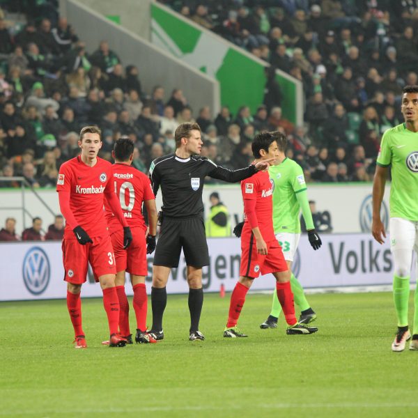 Auch wenn Dr. Felix Brych einen zweiten Elfmeter hätte geben müssen, muss sich die Eintracht die Niederlage selbst zuschreiben.
