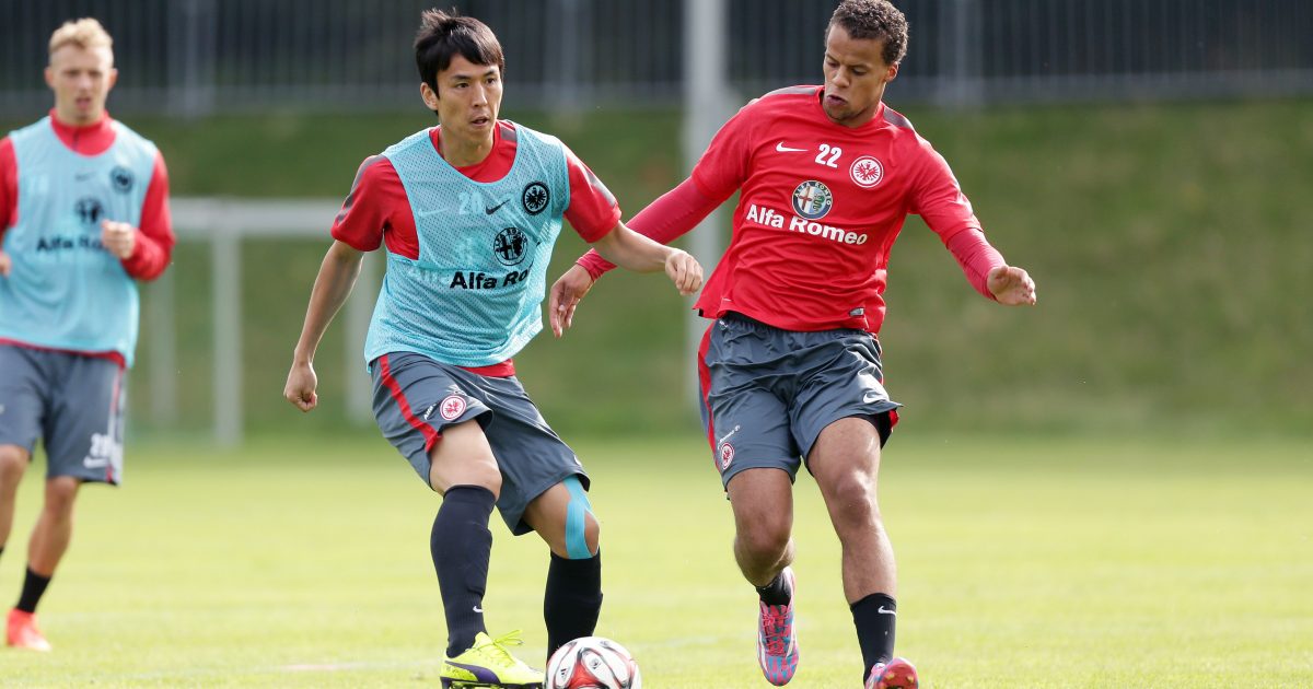 Werden auch künftig gemeinsam für die Eintracht kicken: Makoto Hasebe (li.) und Timothy Chandler. 
