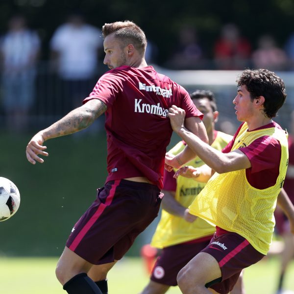 Die Wahrscheinlichkeit, dass Seferovic und Vallejo nächstes Jahr im SGE-Trikot spielen, sinkt...