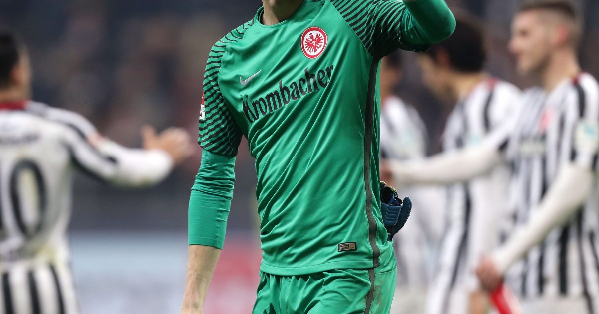 09.12.2016, Fussball, 1. BL, Eintracht Frankfurt - TSG Hoffenheim.  Lukas Hradecky (Frankfurt) nach dem Spiel.  Foto: Heiko Rhode, Bad Homburg   ***WWW.FOTO-RHODE.DE***   FON 0172-6703266