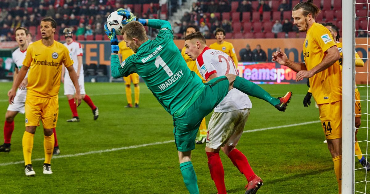 Lukas Hradecky hält den Punktgewinn fest und wird von den Fans zum Spieler des Spiels gewählt (Foto: imago/DeFodi).
