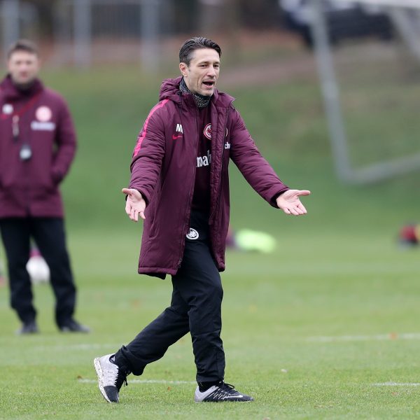 Niko Kovac will sich mit seiner Mannschaft ein Punktepolster anlegen.