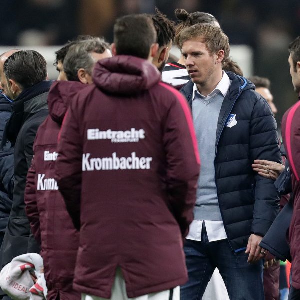 Es gab viel zu bereden nach Schlusspfiff. Julian Nagelsmann im Gespräch mit den Eintracht-Trainern.