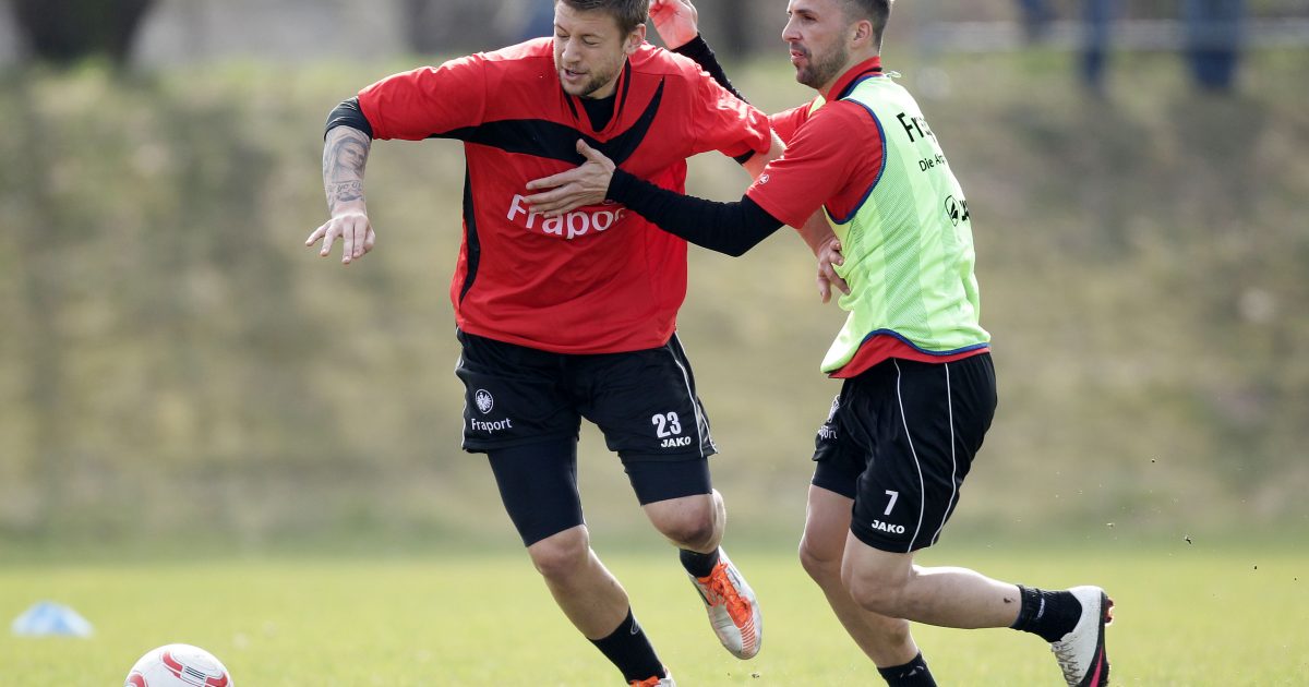 Die "Helden" der Jahre 2015 und 2016: Marco Russ und Benjamin Köhler noch zu gemeinsamen Eintracht-Zeiten im Training.
