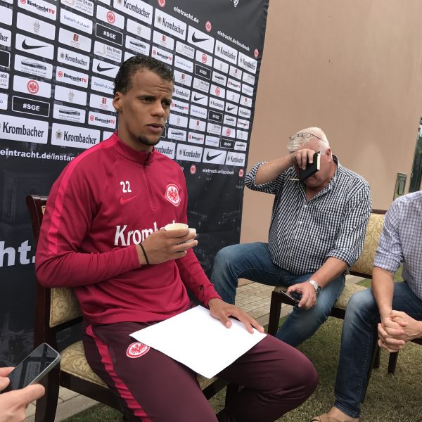 Timothy Chandler fühlt sich bei der Eintracht pudelwohl und will gar nicht mehr weggehen.