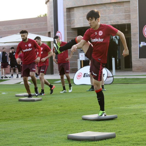 Makoto Hasebe geht auch bei den täglichen Übungsarbeiten voran und fungiert als Vorbild.