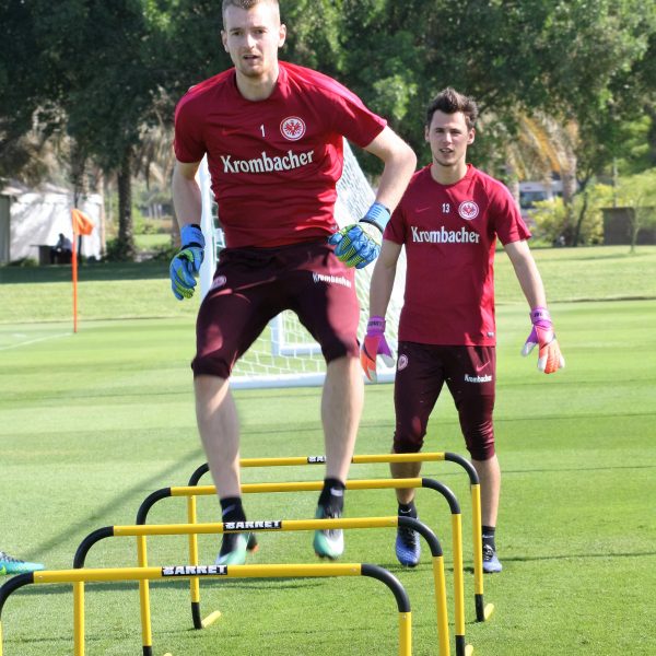 Lukas Hradecky und Heinz Lindner verstehen sich auf und außerhalb des Platzes sehr gut.