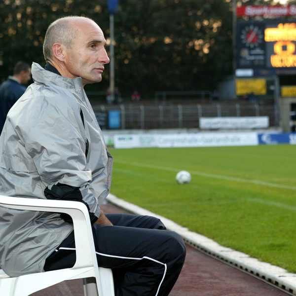 Horst Ehrmantraut saß für die Eintracht zweimal in Leipzig auf seinem Plastikstuhl.