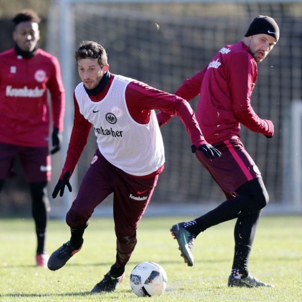 David Abraham (links) absolvierte in dieser Saison 18 Pflichtpiele, erzielte dabei ein Tor und gab eine Torvorlage.