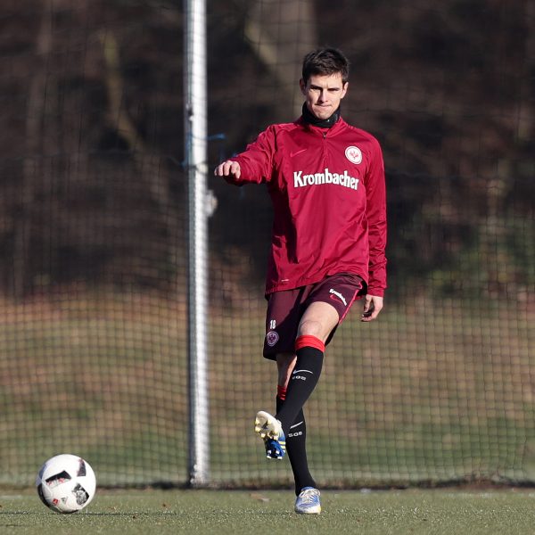 Das ging schnell. Wenige Tage nach seiner Ausbootung bei der SGE geht es für Flum nach Hamburg.