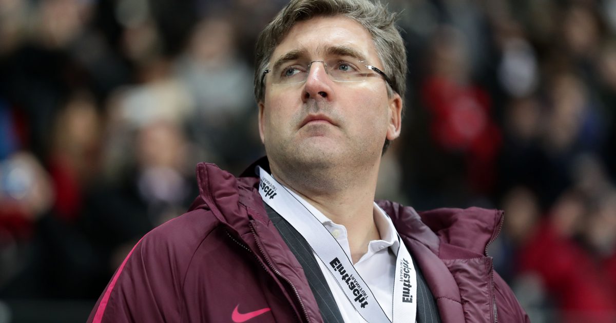 Axel Hellmann blickt nachdenklich auf die Zeit am Persischen Golf zurück.