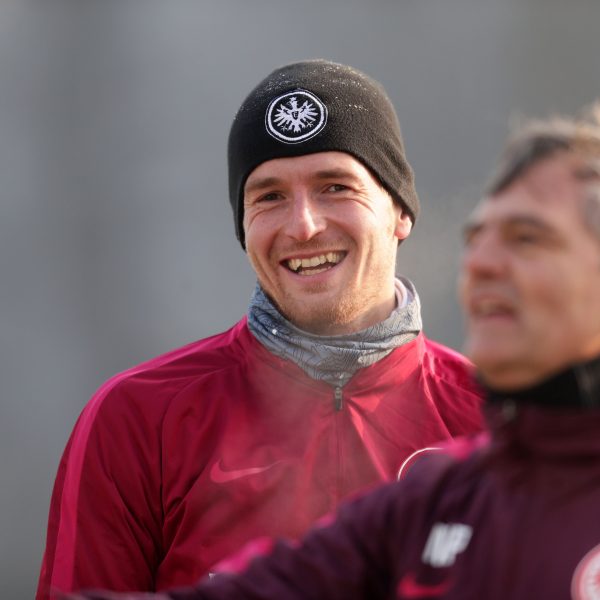 Lukas Hradecky hat wieder gut lachen und wird nur für ein Spiel gesperrt.