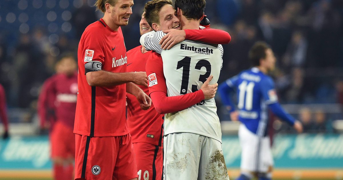 Torwart Heinz Lindner konnte bei seinem Startelf-Debüt in der Bundesliga die Null halten und sich mit seinen Teamkollegen über einen 1:0-Sieg auf Schalke freuen. (Foto: imago/Revierfoto)