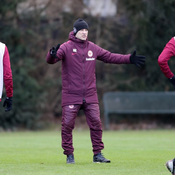 Alles Niko Kovac bei der Eintracht? Der Trainer steht permanent im Mittelpunkt des Geschehens.