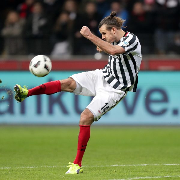 Alex Meier ist noch immer topfit und sitzt nur ungern auf der Bank.