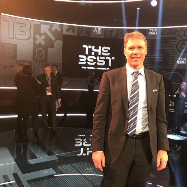 Marco van Basten will den Profifußball revolutionieren. (Foto: Twitter)