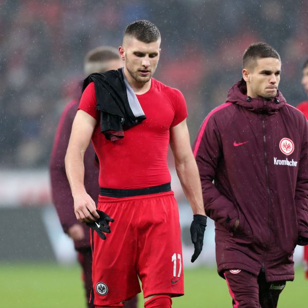 Enttäuschte Gesichter bei der Eintracht nach der deutlichen Niederlage gegen Bayer 04 Leverkusen.