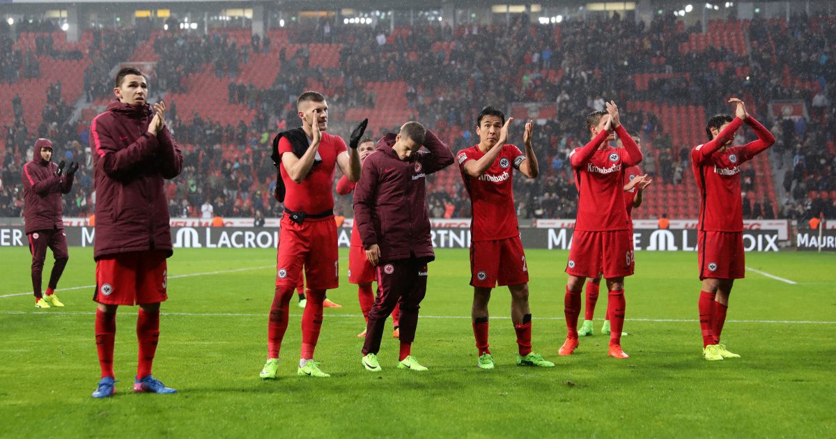 Mit traurigen Minen wurden die Spieler vom mitgereisten Anhang verabschiedet.