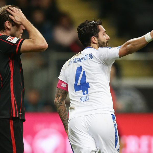 Sulu jubelt, Reinartz verzweifelt. Das Hessenderby in der Vorsaison ging für die Eintracht verloren.