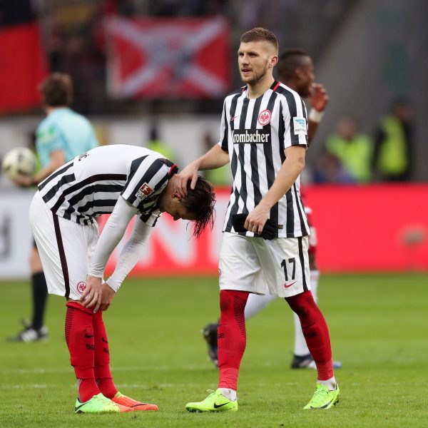 Nach dem Spiel gegen Ingolstadt überwog bei der Eintracht der Frust, das bekamen auch Haris Seferovic (li.) und Ante Rebic zu spüren.