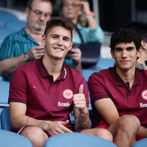 Jesús Vallejo (r.) hat gut lachen mit seinem Kollegen Guillermo Varela.
