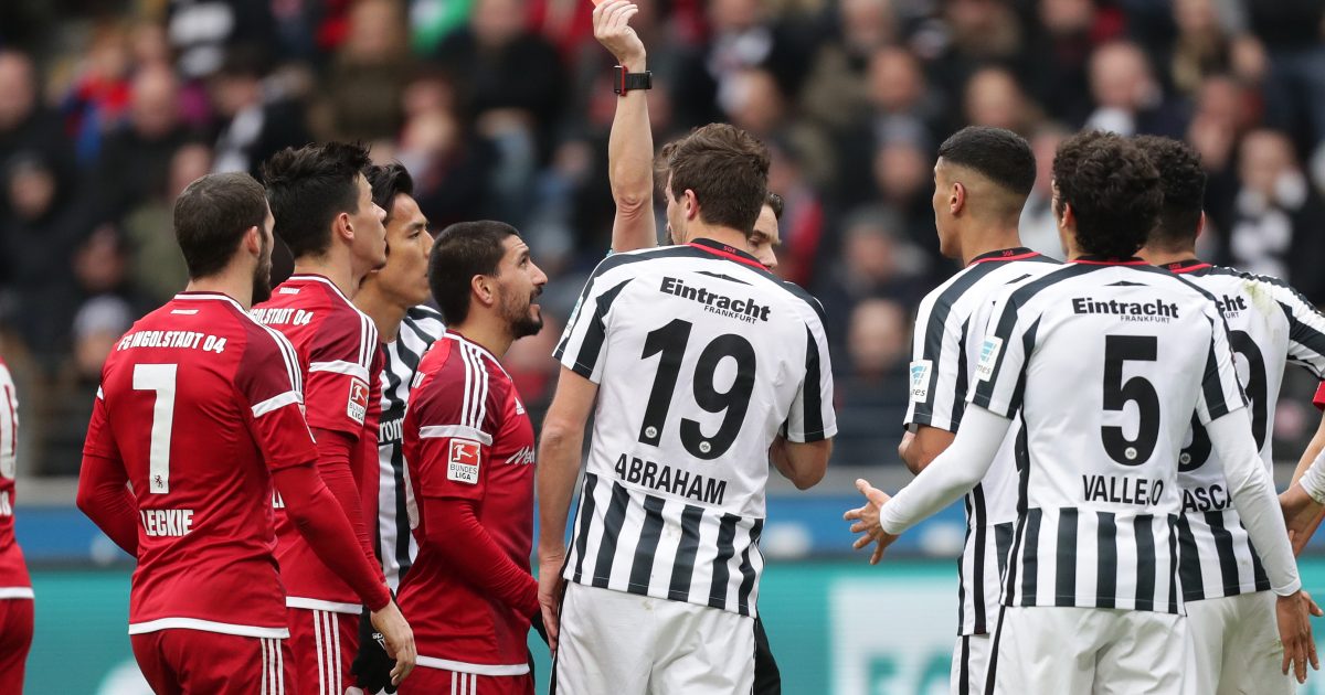 Der Anfang vom Ende: David Abraham sieht nach 35 Minuten die Rote Karte.