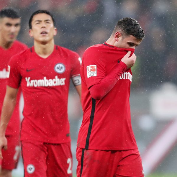 Die Eintracht verliert in der zweiten Halbzeit völlig den Faden - und somit auch das Spiel!