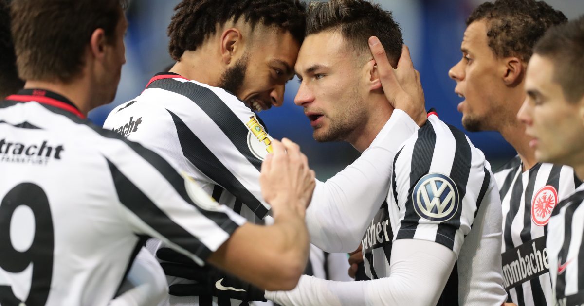 Die Eintracht jubelt über einen glükclichen Erfolg gegen stark auftretende Bielefelder.