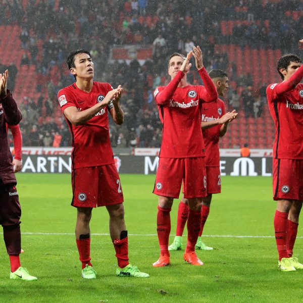 Verloren - und doch ist nichts passiert. Die Eintracht bleibt auf Rang drei.