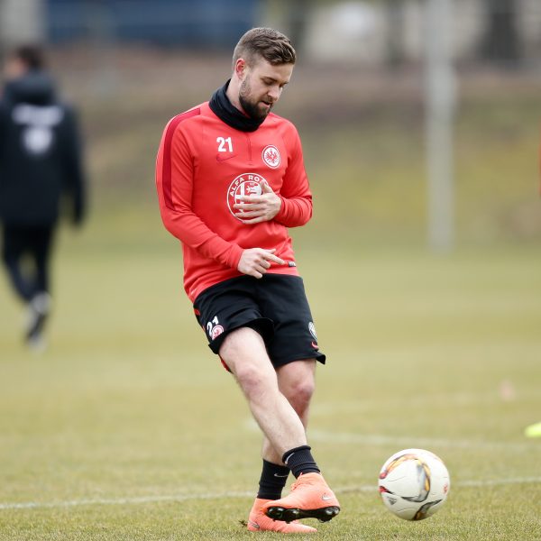 Endlich wieder mit der Mannschat am Ball. Marc Stendera kämpft sich zurück.