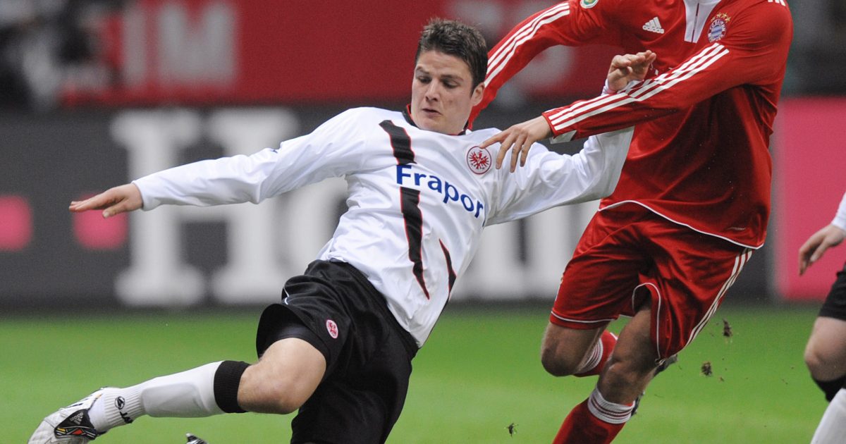 Pirmin Schwegler im Duell mit dem damals noch blutjungen Thomas Müller.