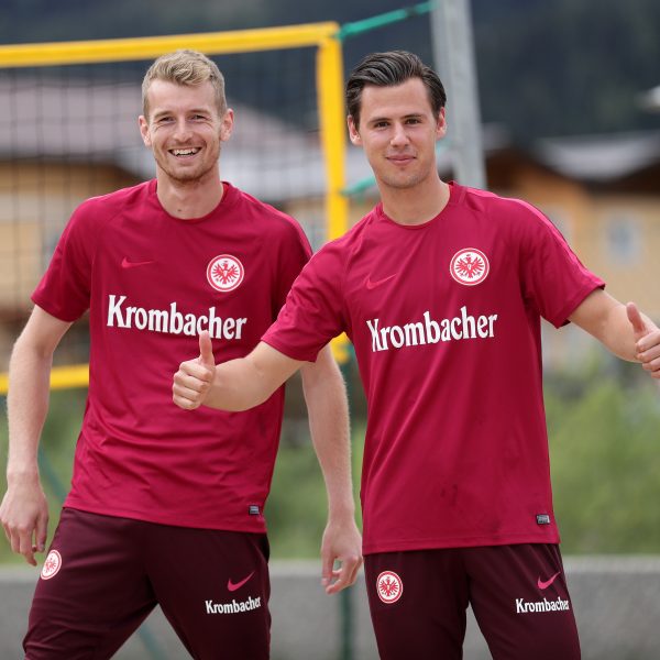 Die beiden Freunde Hradecky (li.) und Lindner (re.) dürfen sich auf ein Duell gegeneinander freuen.