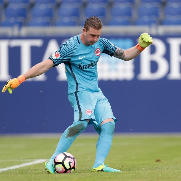 Leon Bätge steht gegen Würzburg zwischen den Pfosten.