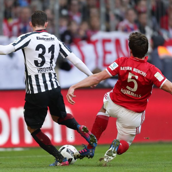 Branimir Hrgota wird hier in letzter Sekunde gestoppt - er vergibt noch zu häufig Großchancen.