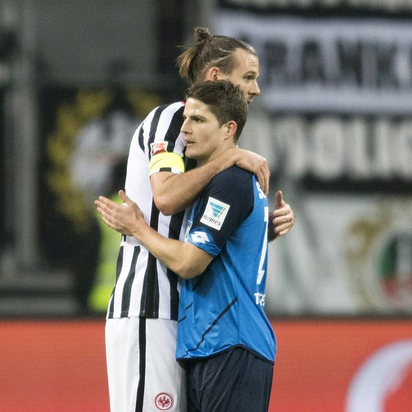 Sind Pirmin Schwegler (r.) und Alex Meier im Sommer wieder vereint? Um beide halten sich derzeit Gerüchte... (Foto: imago/Simon)