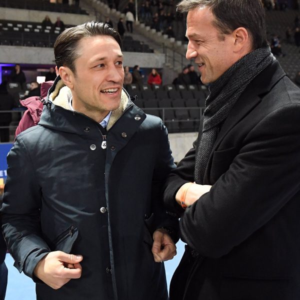 Niko Kovac und Fredi Bobic müssen einen schwierigen Spagat bewältigen. (imago/Hübner)