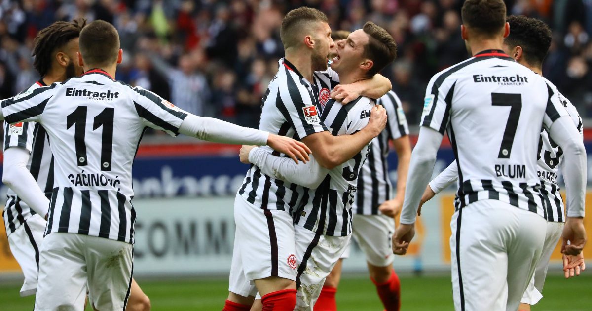 Die Teamkollegen bejubelten den Führungstreffer von Branimir Hrgota (Foto: imago/Schüler)