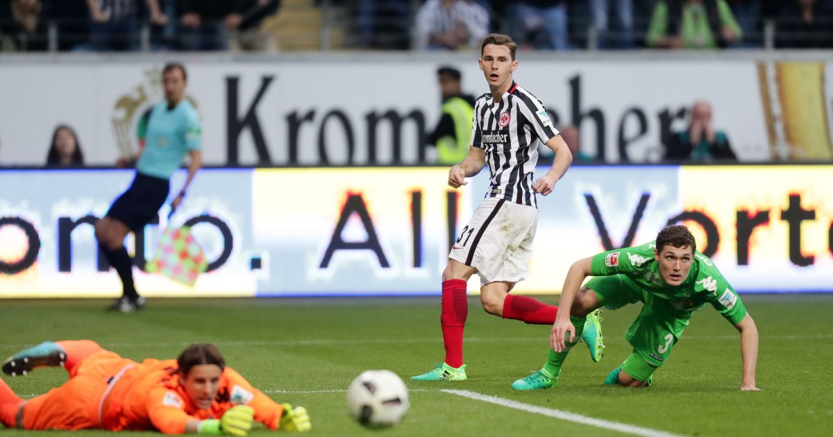 Branimir Hrgota scheitert an Yann Sommer. Er war aber nicht der einzige Spieler der Eintracht, der erneut Großchancen liegen gelassen hat.