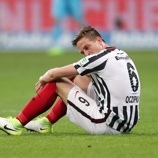 Bastian Oczipka war nach dem torlosen Remis gegen Mönchengladbach enttäuscht.