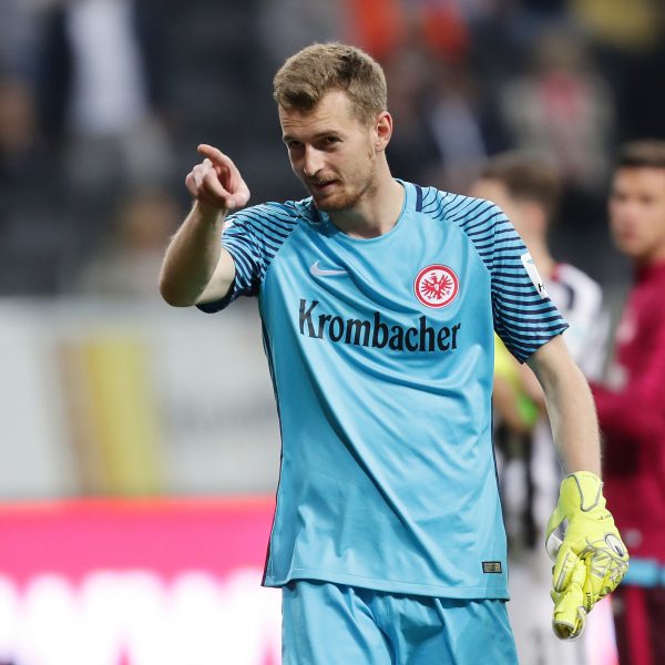 In den Wald gehen und Bier trinken - Lukas Hradecky weiß, wie es wieder bei den Hessen laufen könnte.