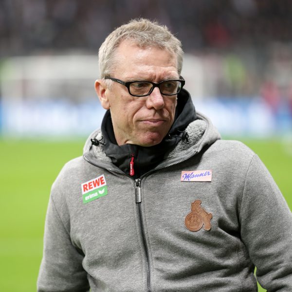 Peter Stöger kann die negativen Stimmen im Umfeld der Eintracht nicht verstehen.