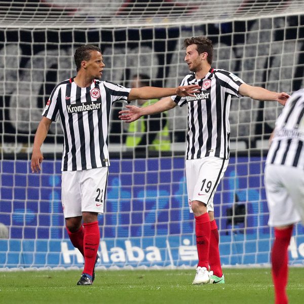 Nicht nur für die Teilnehmer des FPS-Fantalks war Abraham (mi.) der Mann des Spiels gegen Bremen. Hier ärgert er sich noch gemeinsam mit Chandler (li.) über das 0:2.