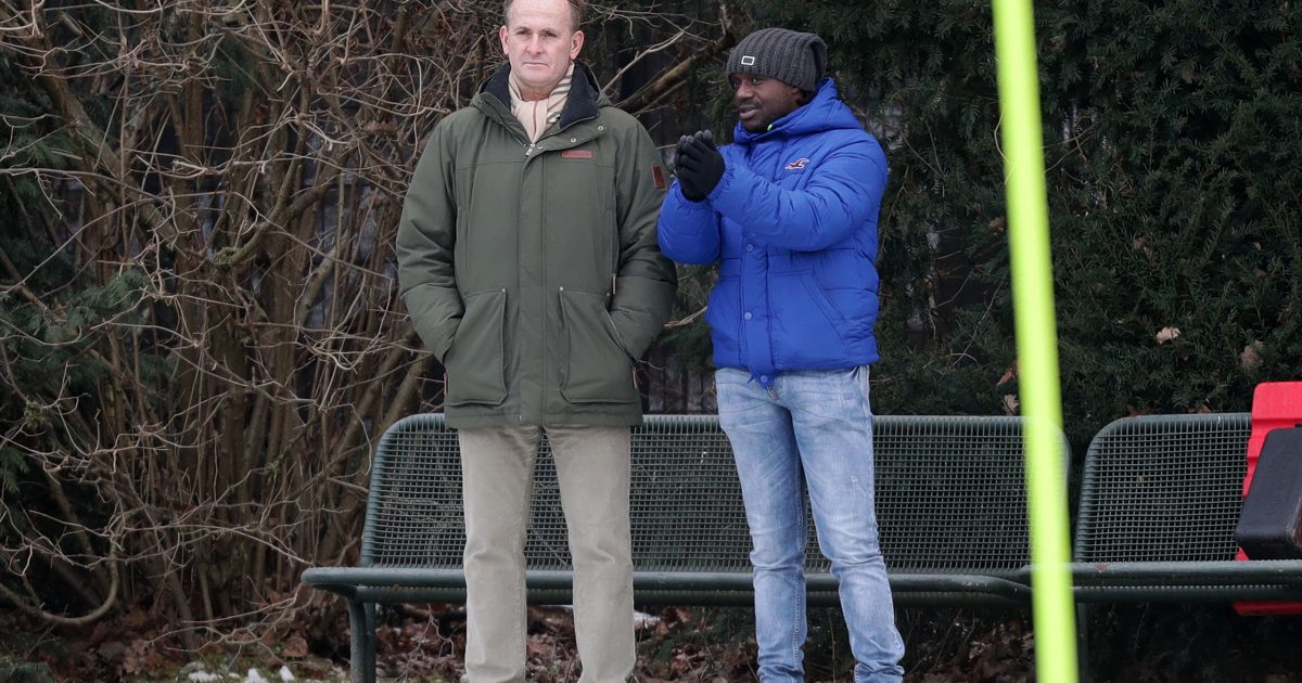 Armin Kraaz (li.) ist stolz, dass die Eintracht mit drei Leistungsteams in den Staaten reist.