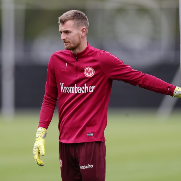 Die Gespräche mit Lukas Hradecky ziehen sich weiter in die Länge...