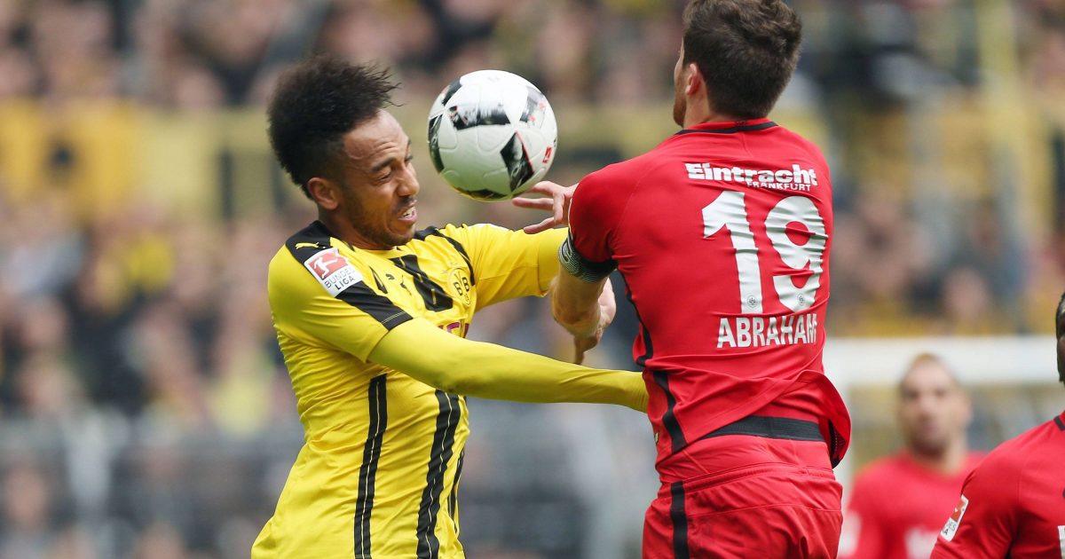 Abraham im Zweikampf mit Aubameyang. (Bild: imago/Eibner)