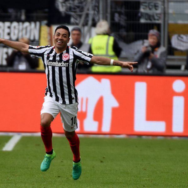  Marco Fabian hat mit seinem unbedingten Willen den Befreiungsschlag der Eintracht gegen den FC Augsburg möglich gemacht. (Bild: imago/Hartenfelser)