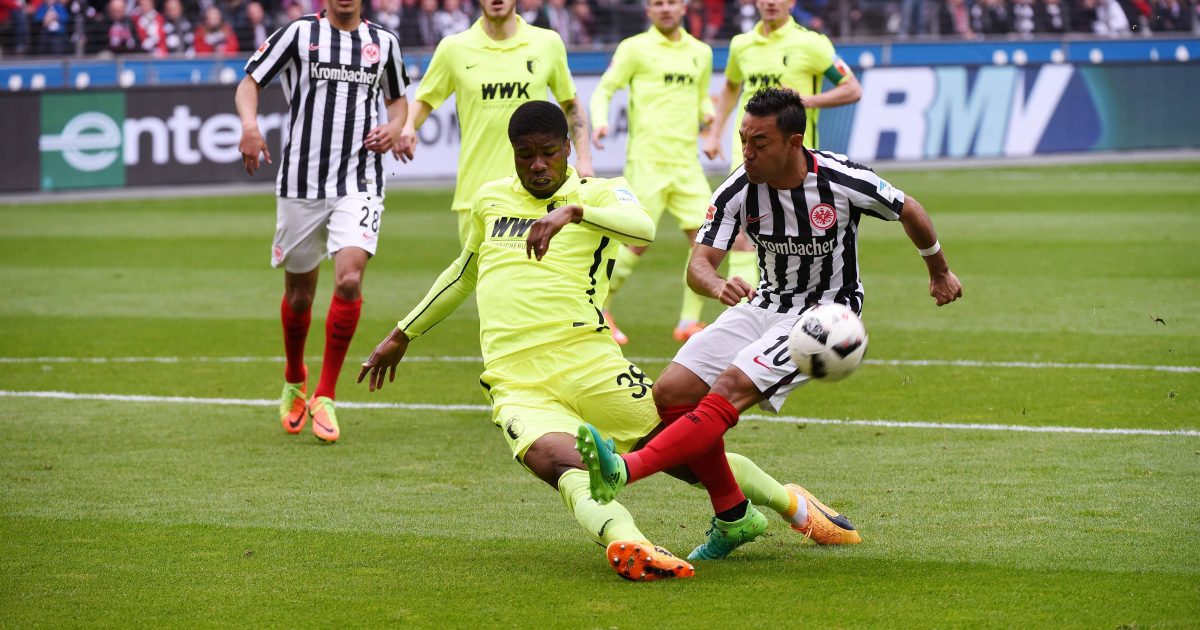  Kämpft um jeden Ball: Marco Fabián. (Bild: imago/Hartenfelser)