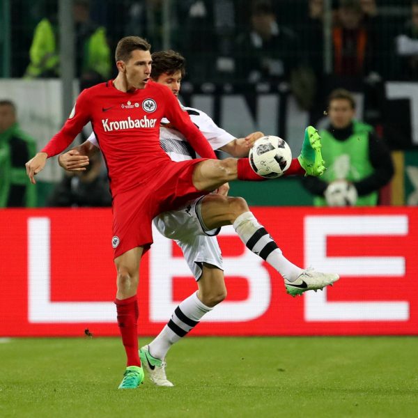  Branimir Hrgota verwandelt gegen seinen Ex-Klub den letzten Elfmeter.